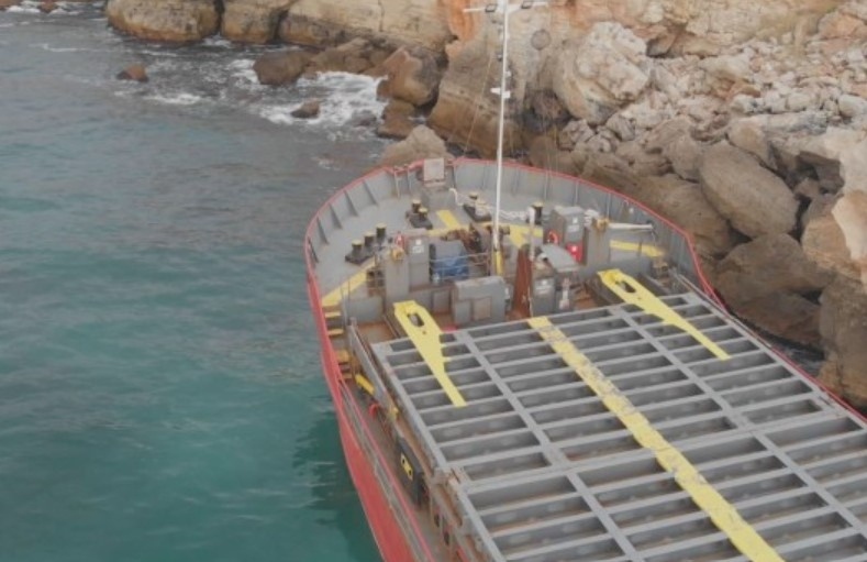 Източват още гориво от кораба Вера Су